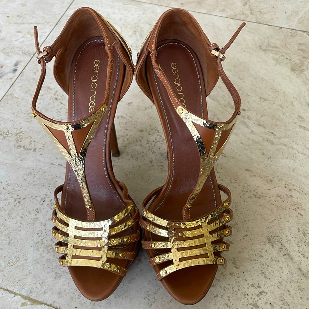 Sergio Rossi leather sandals. Size 7. High heels. Tan/Gold.